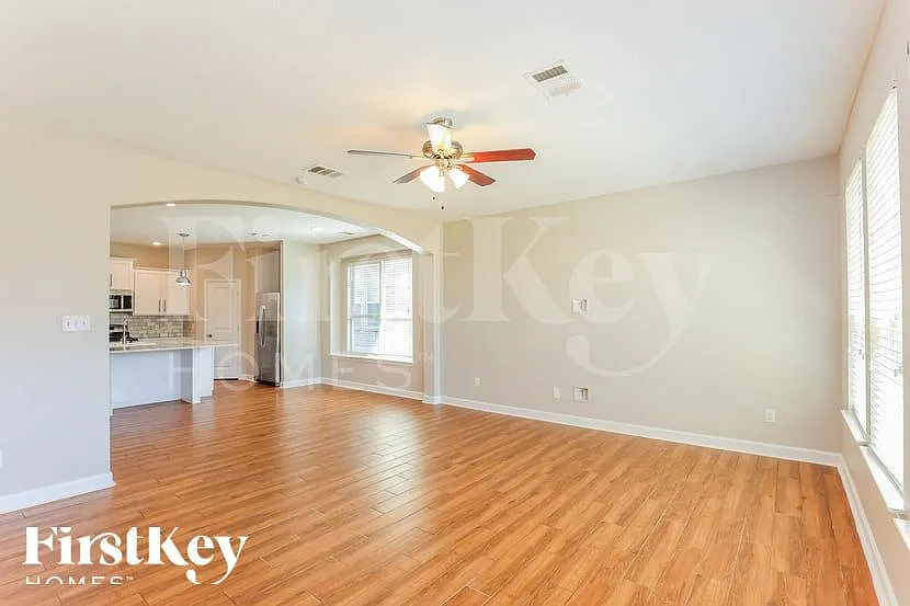 3 bed, 2.0 bath, 1561 sqft, $1,875 — Photo 4