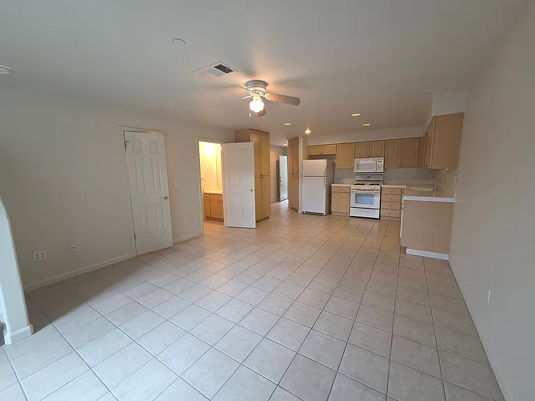252 Lansing Way — Photo 6