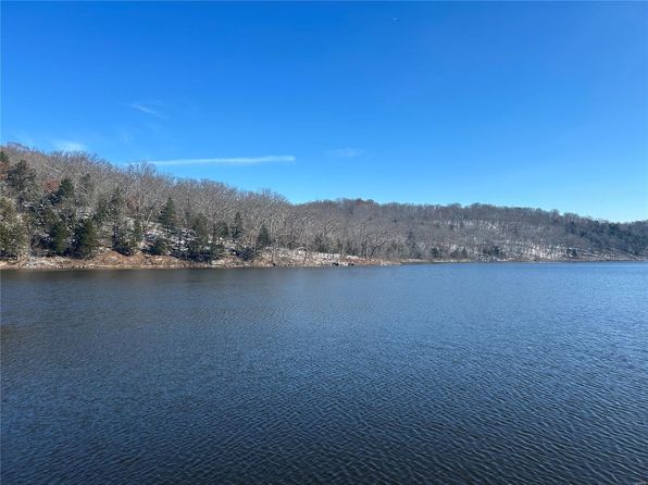 60 Lakefront Ct, Defiance, MO 63341