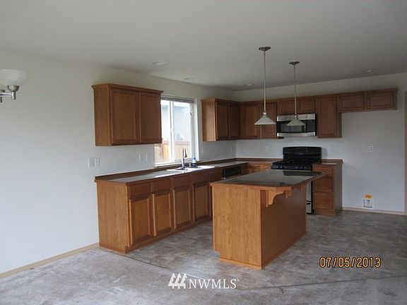 3rd image of 4001 E N Street
