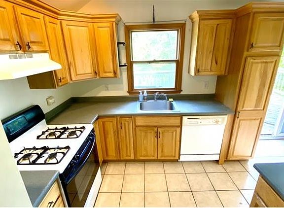 5th image of 135 Hillside Dr