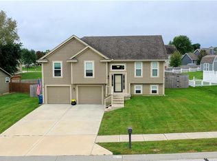 813 Susan St, Kearney, MO 64060