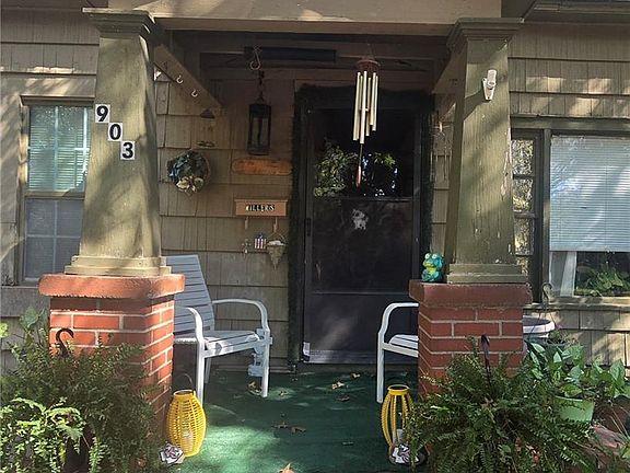 3rd image of 903 E 10th St