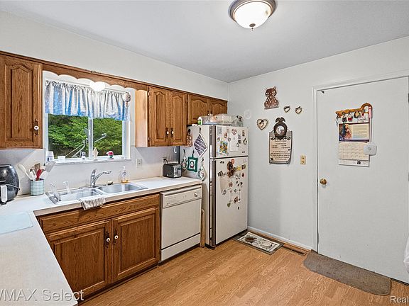 4th image of 5040 Cedardale Ln