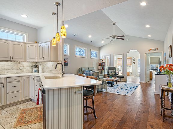 4th image of 45 Gavins Ct NW