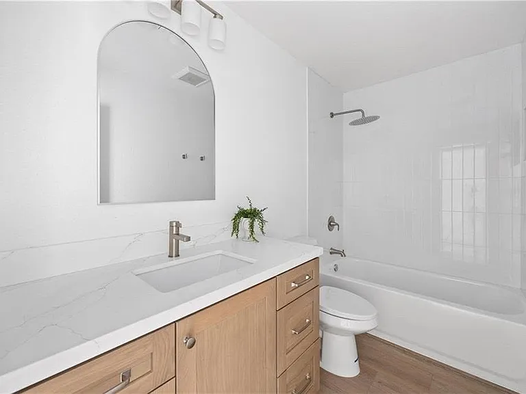 2135 N Fairview St — Photo 9