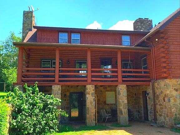 2nd image of 224 Lucinda Ln #C