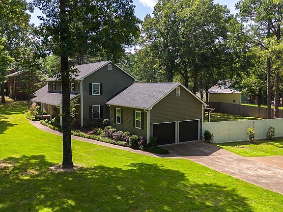 2nd image of 24 Shoemaker Cir