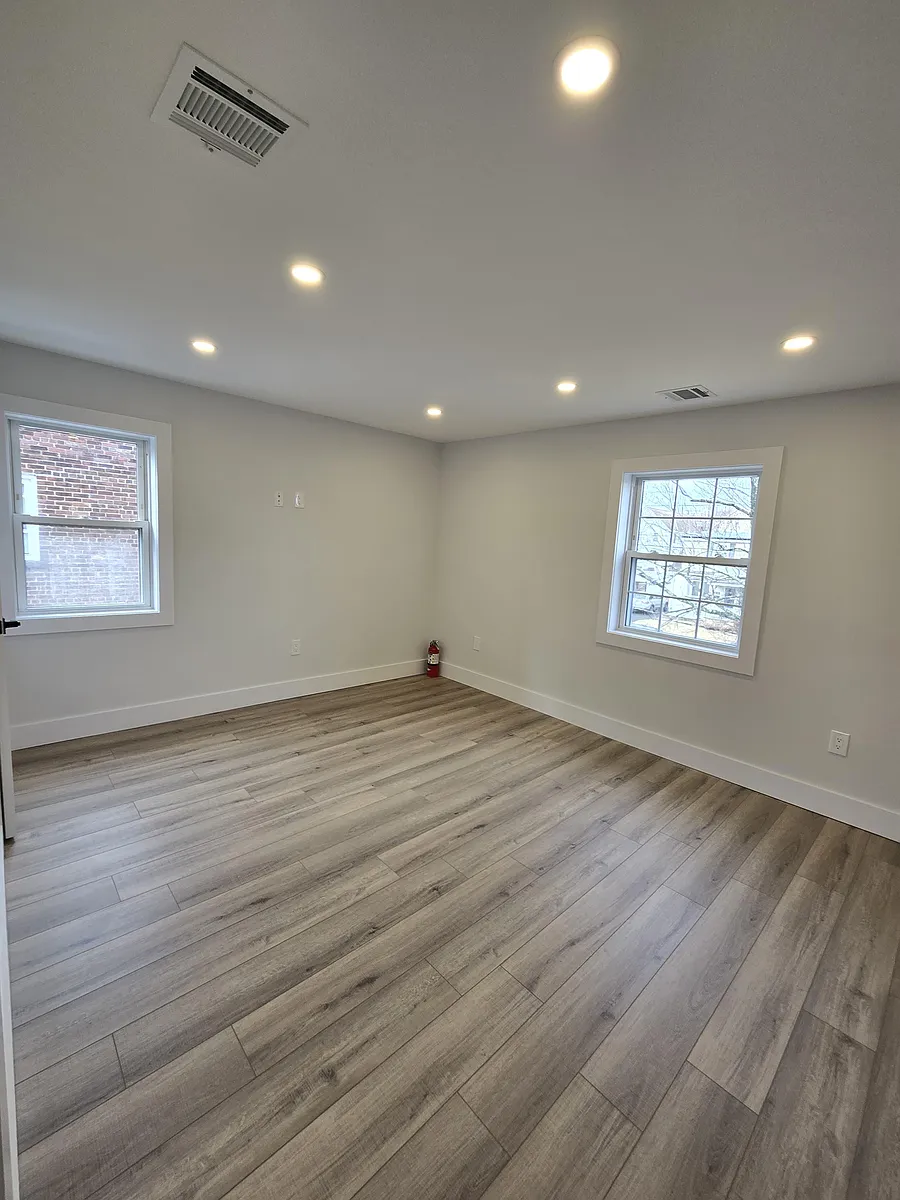 Building Photo - 613 Willow Ave #1