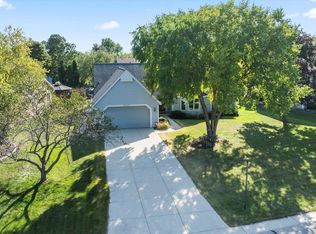 N28W22311 Foxwood Ln, Waukesha, WI 53186