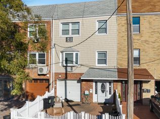 61-23 75th St, Middle Village, NY 11379