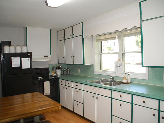 5th image of 217 N Oak St