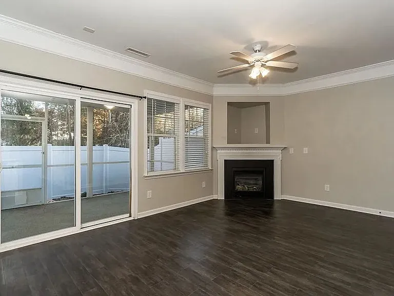 546 Elm Ave — Photo 9