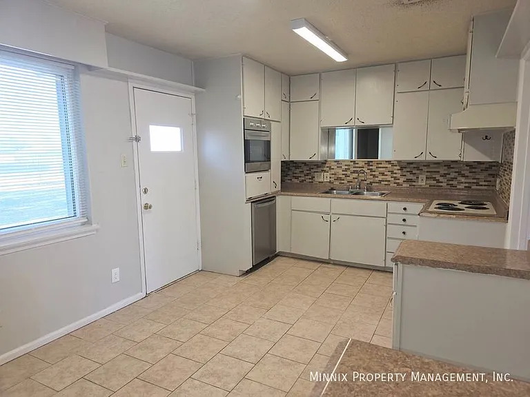 4610 Storey Ave — Photo 5