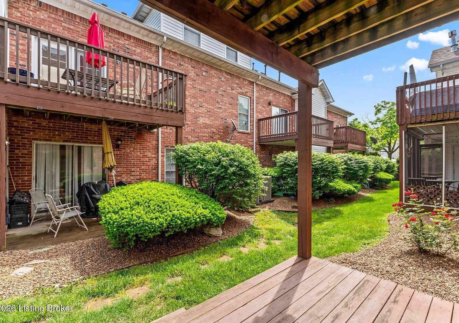 2 bed, 2.0 bath, 993 sqft, $1,600 — Photo 2