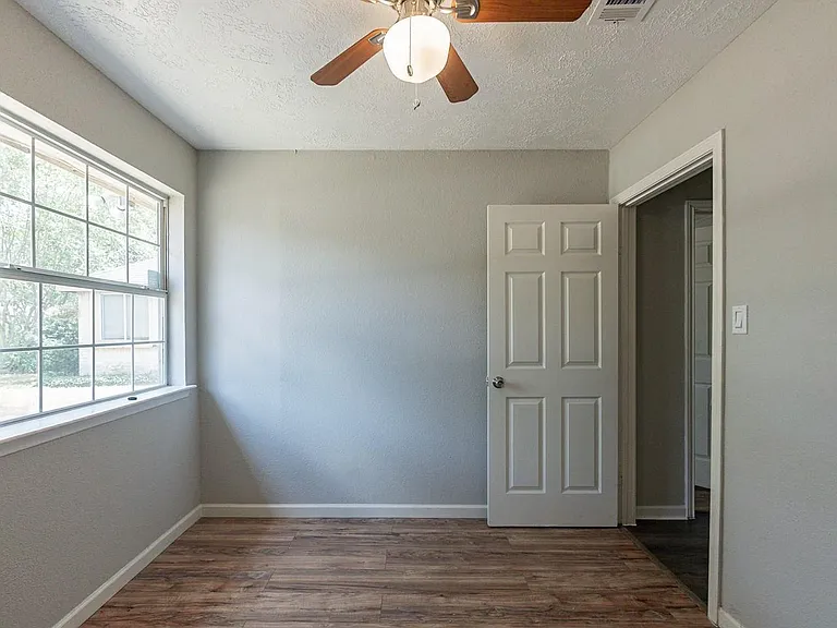 2721 Carson Dr — Photo 8
