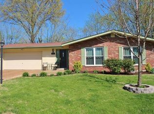 9832 Briarstone Dr, Saint Louis, MO 63126