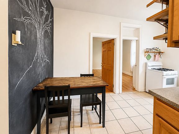 3rd image of 135 Dupont St APT 5