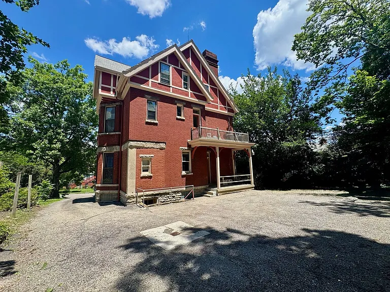 211 Loraine Ave — Photo 32