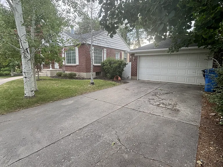 2757 E Kenton Dr — Photo 30