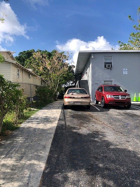 2nd image of 808 8th St #824-2