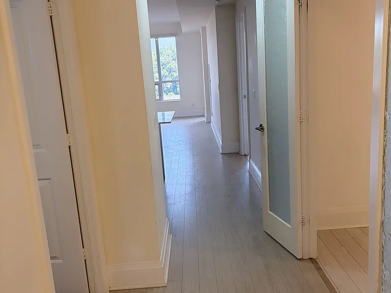 100 Harrison Garden Blvd #423 — Photo 8