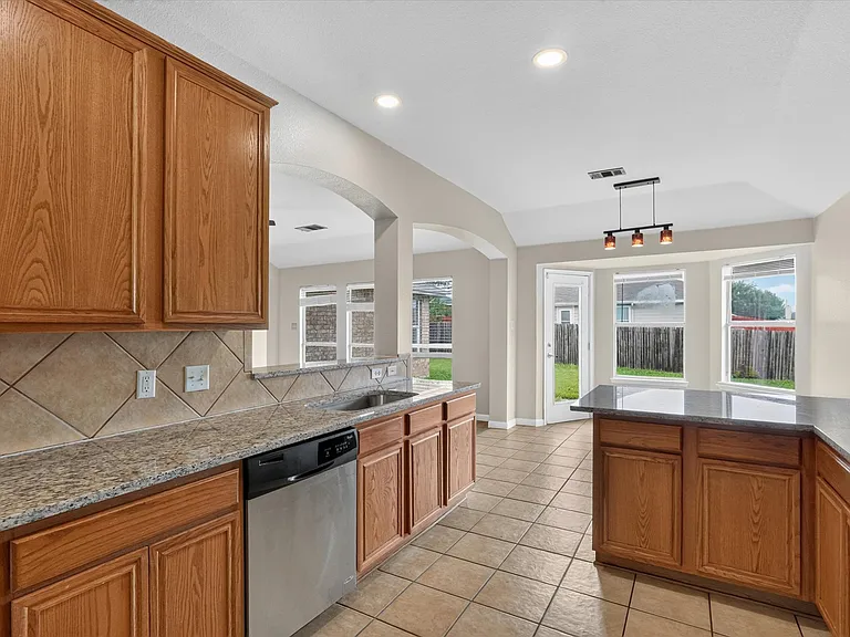 1412 Constantina Dr — Photo 2