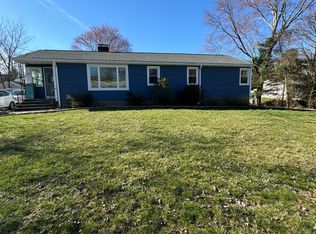 15 Rebecca St, Trumbull, CT 06611
