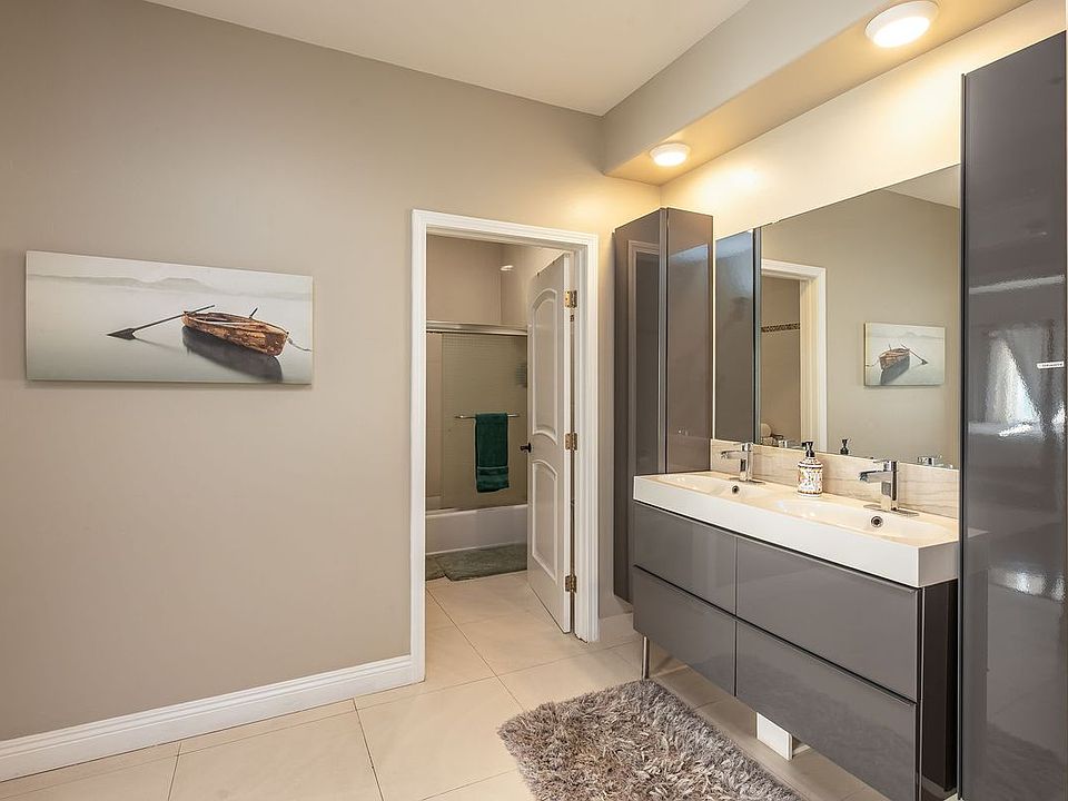 1st image of 4741 Point Loma Ave Unit 2021