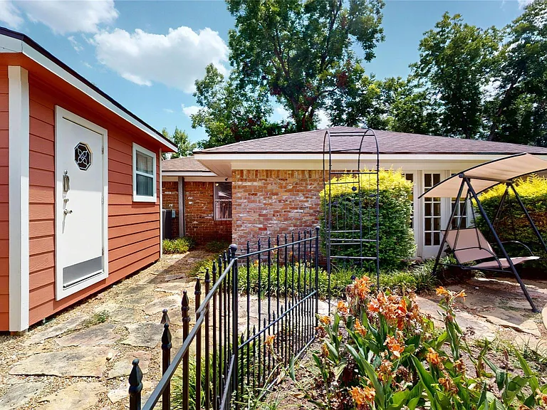 9910 Pine Lake Dr — Photo 45