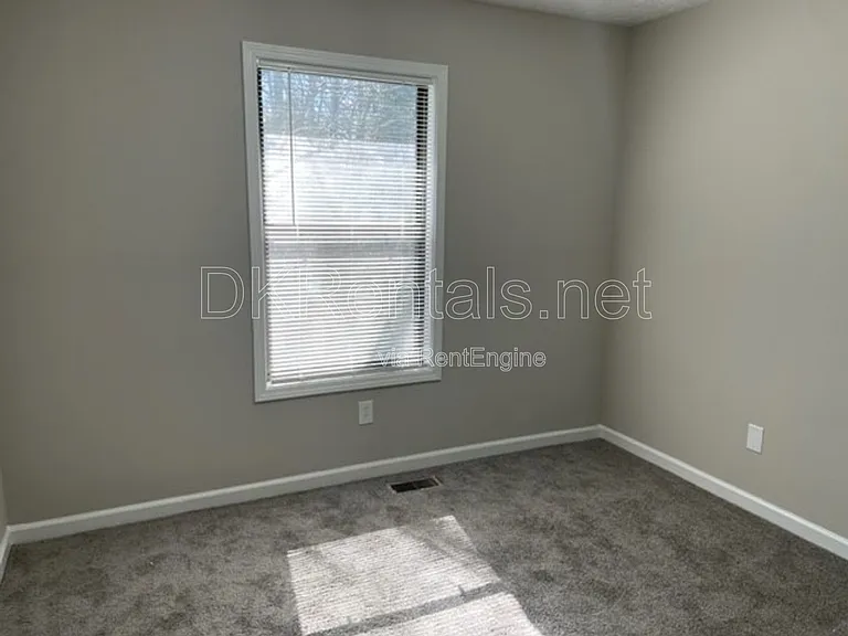 1092 Dassow Ct — Photo 17