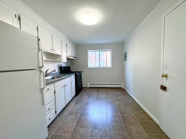 52 Bryon Rd, Chestnut Hill, MA