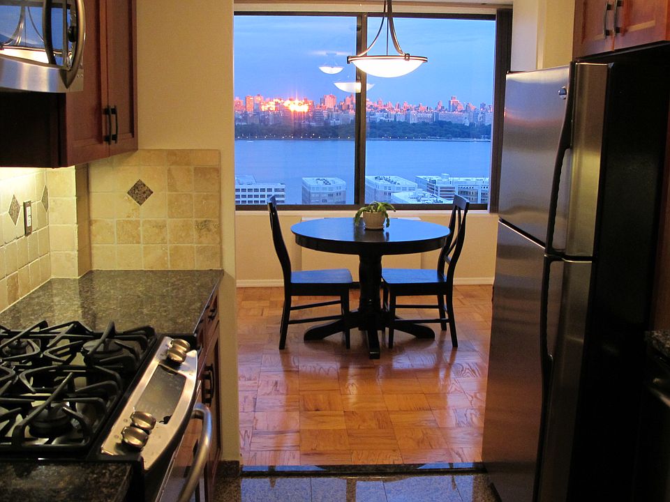 Stunning NYC view - Kitchen