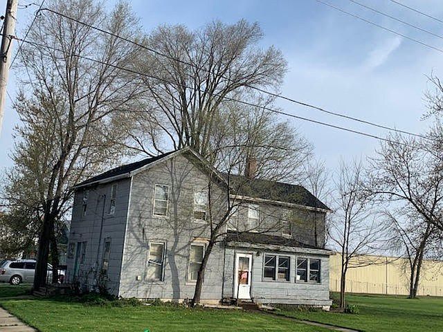 1st image of 704 E Pleasant St
