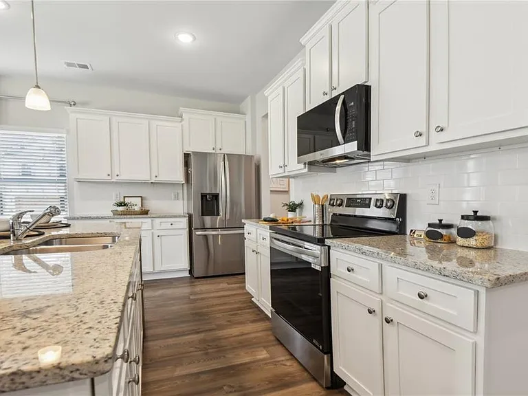 434 Lanier Cir — Photo 10