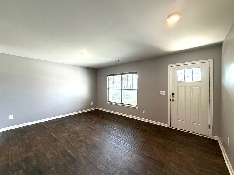 220 Roper St — Photo 3