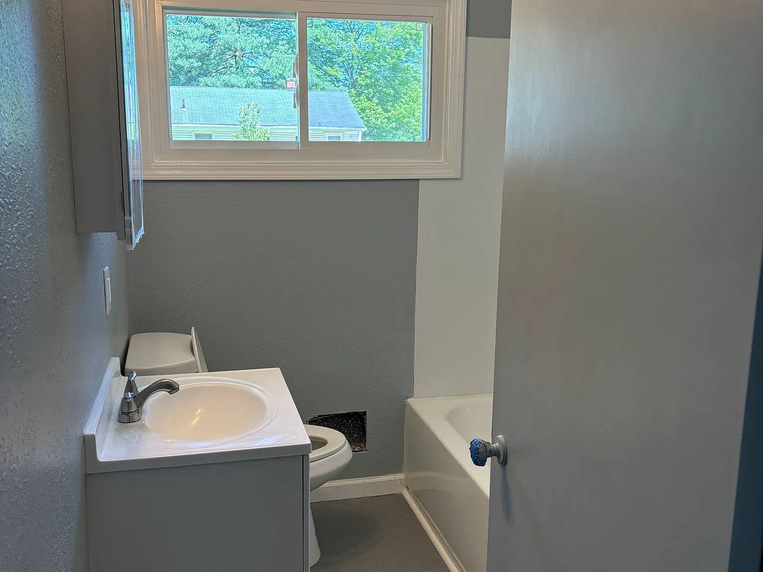 3 bed, 875 sqft, $1,150 — Photo 2
