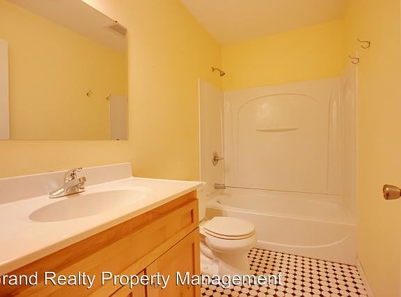 2nd image of 1846 Laurel Ave APT 3