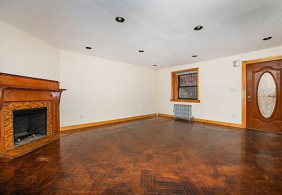2nd image of 255 W 138th St #G