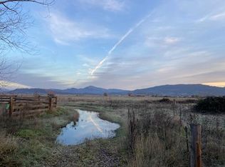 417 E Rolling Hills Dr, Eagle Point, OR 97524