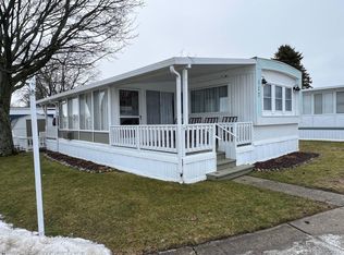 117 Shoreline Dr W, Pt Sanilac, MI 48469