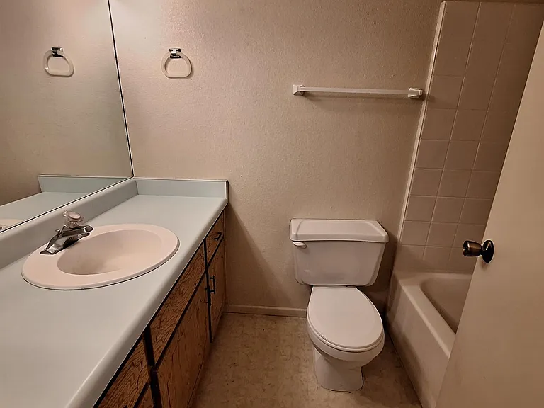 1430 E Hillside Pl — Photo 6