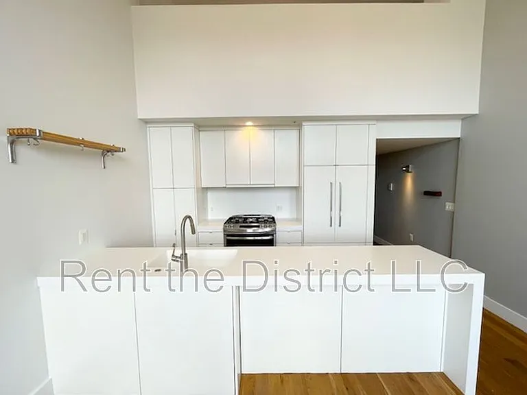 254 15th St SE #5 — Photo 7