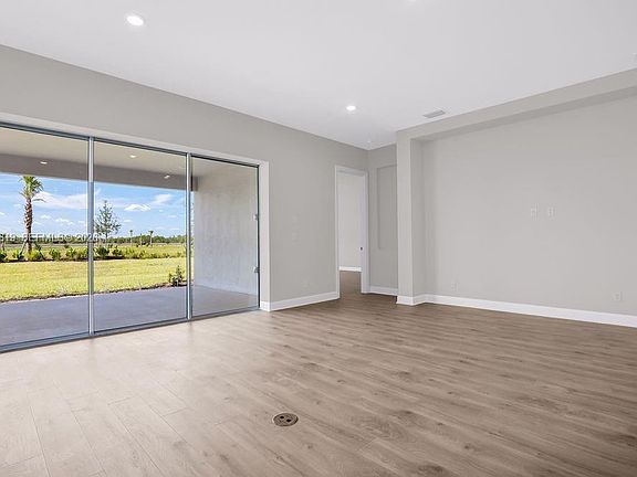 5th image of 26909 Victoria Pl