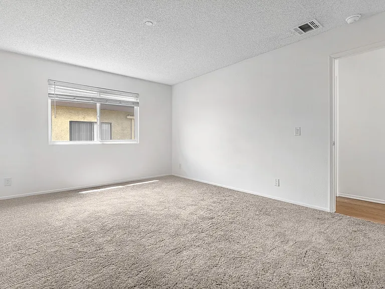 Monrovia Villas Apartments — Photo 27