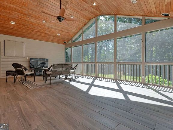 3rd image of 4013 Ironhill Ln