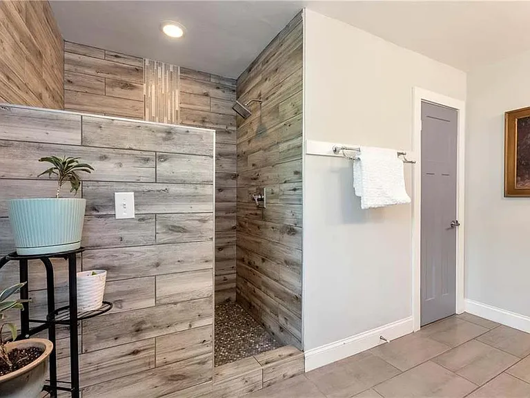2424 Melinda Ct — Photo 22