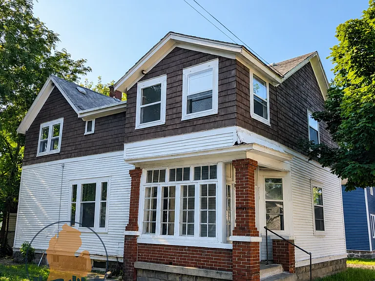 716 Alpine Ave NW — Photo 1