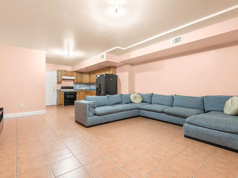215 South St — Photo 1
