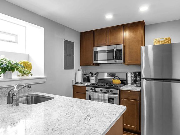 4th image of 519 Virginia St APT 8